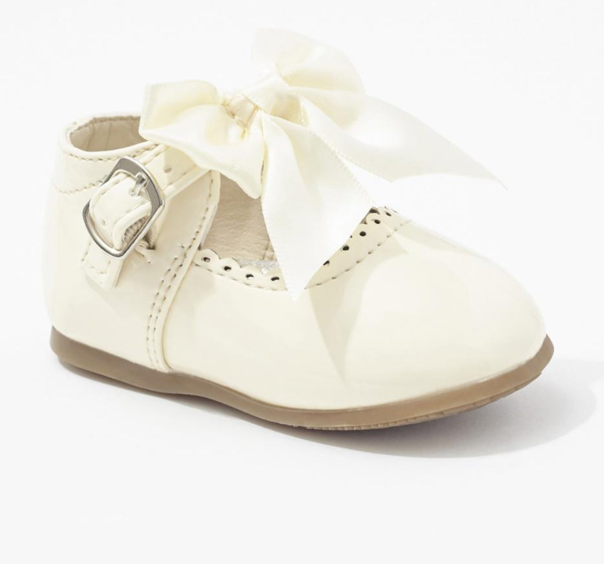 Cream bow